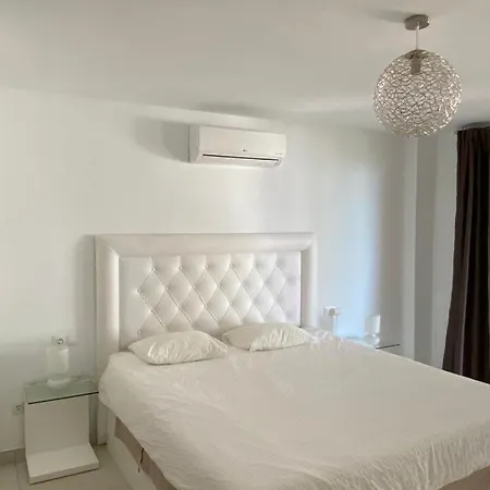 Вилла Half Of The Luxury With Sea View And Pool In Natural Park