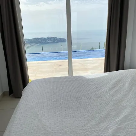 빌라 Half Of The Luxury With Sea View And Pool In Natural Park 라 에라두라
