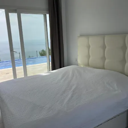 Half Of The Luxury With Sea View And Pool In Natural Park 빌라 라 에라두라